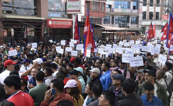 सभापति रवि लामिछाने पक्राउविरुद्ध माइतीघरमा रास्वपाको प्रदर्शन