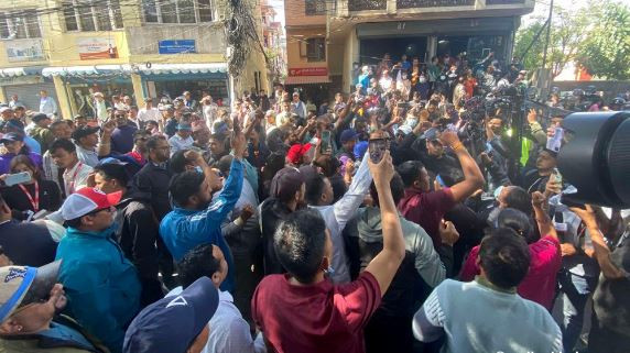 पक्राउ पर्ने रास्वपाका नेता कार्यकर्ताको सङ्ख्या ३३ जना पुग्यो