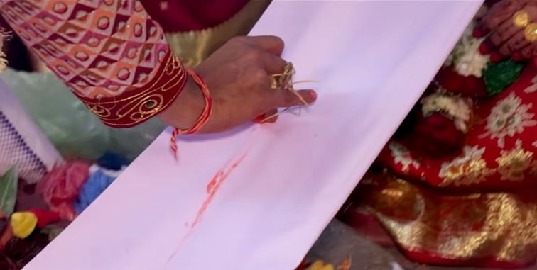 जुम्लाको पातारासीमा उमेर पुगी विवाह गर्ने जोडीलाई गाउँपालिकाको बधाई पत्र