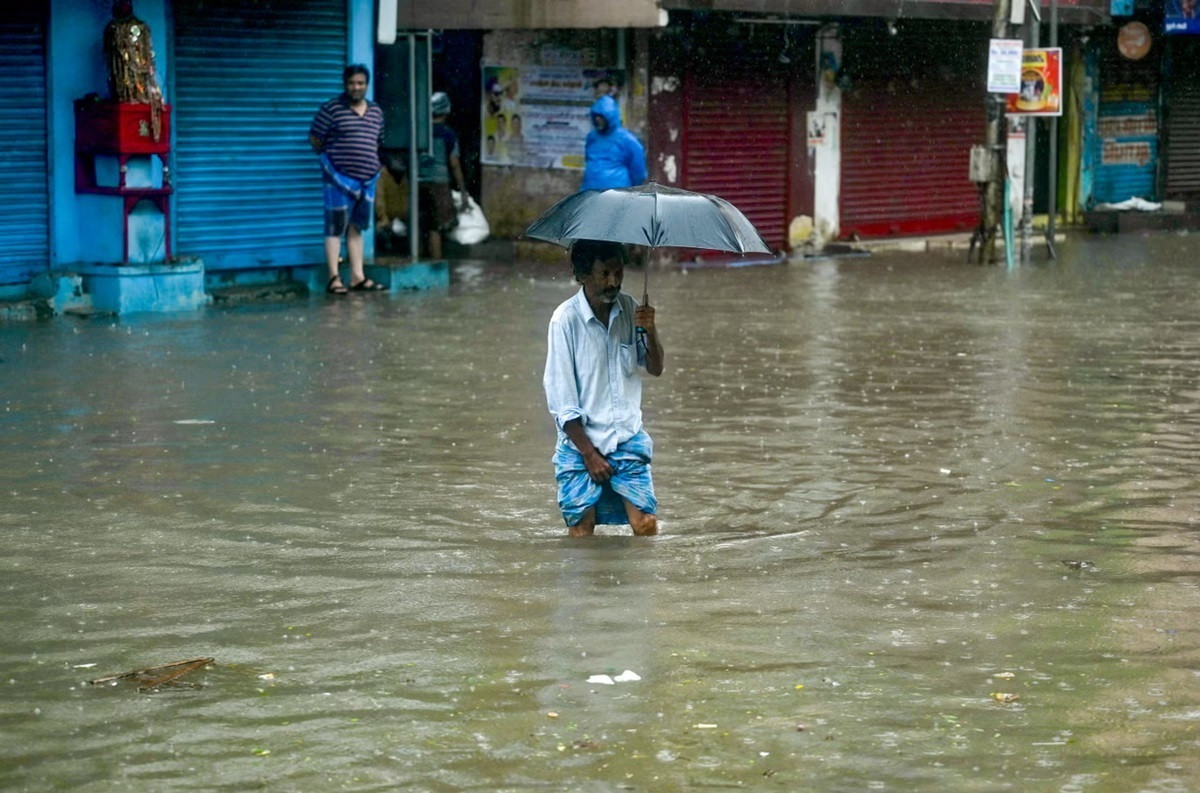 फेङ्गल आँधीका कारण दक्षिण भारतमा तीन जनाको मृत्यु