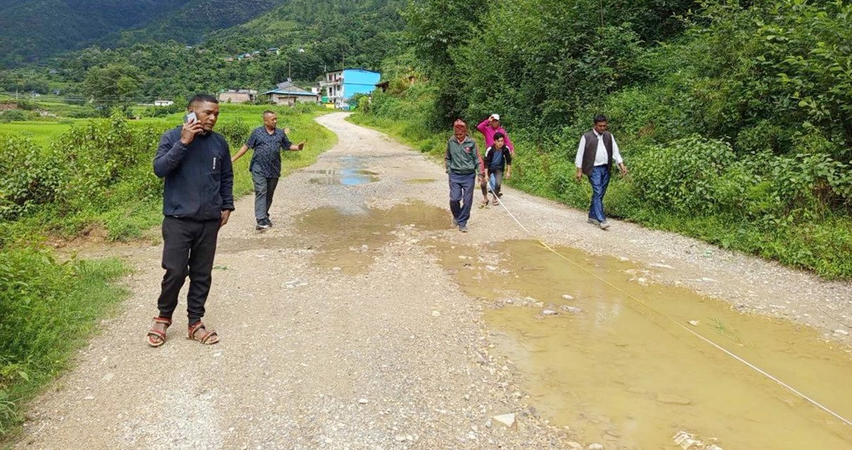१८ वर्षपछि सडक कालोपत्र गरिँदै