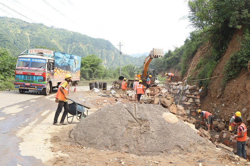 मुग्लिन–मलेखु सडक स्तरोन्नतिका क्रममा गाडी नरोक्ने निर्णय
