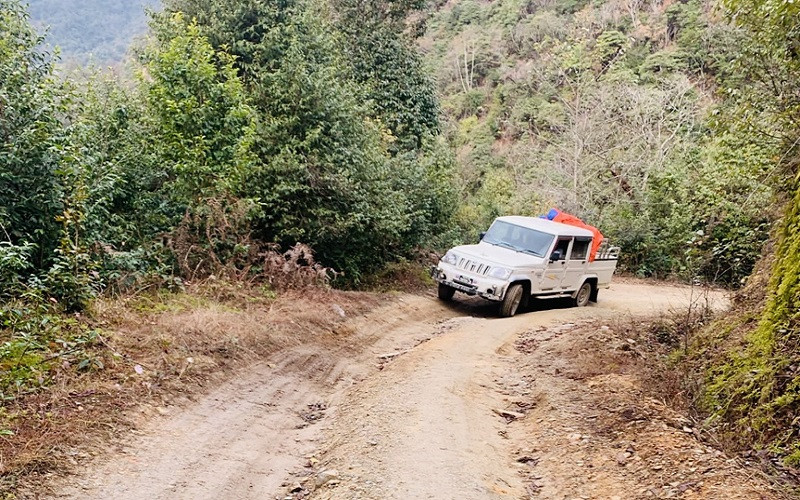 बाग्लुङमा शहीद मार्ग स्तरोन्नति नहुँदा नागरिक जोखिम मोलेर यात्रा गर्न बाध्य