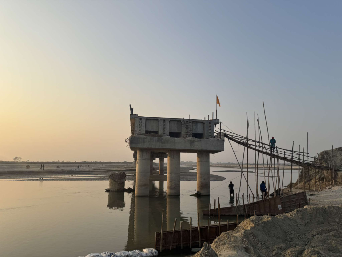 उद्घाटन नहुँदै भासिएको कमला पुल अलपत्र, सर्वसाधारणलाई सास्ती