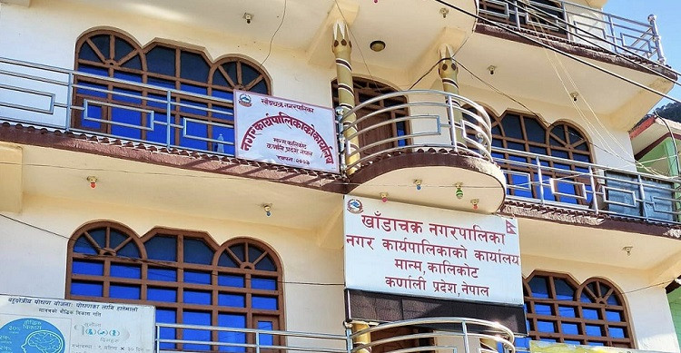 कालीकोटको खाँडाचक्रमा प्रमुख प्रशासकीय अधिकृत नहुँदा भुक्तानी रोकियाे