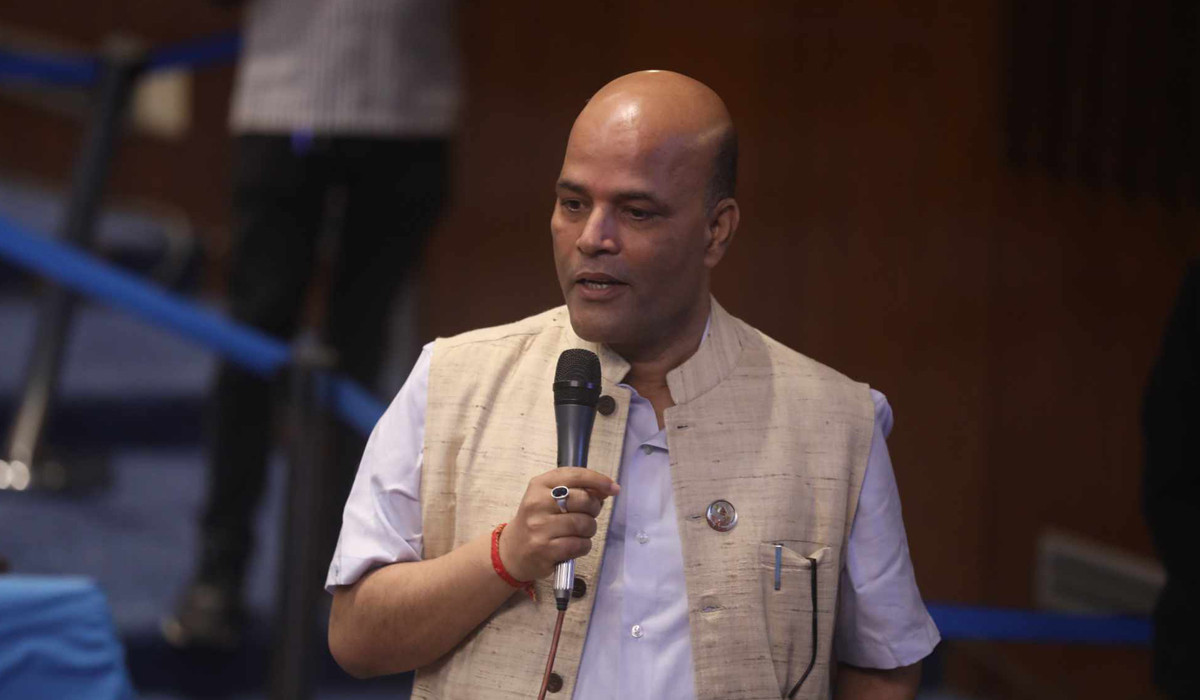 बालेनविरुद्ध खनिए अमरेश- हिटलरको शैलीमा दमनमा उत्रिएको आरोप