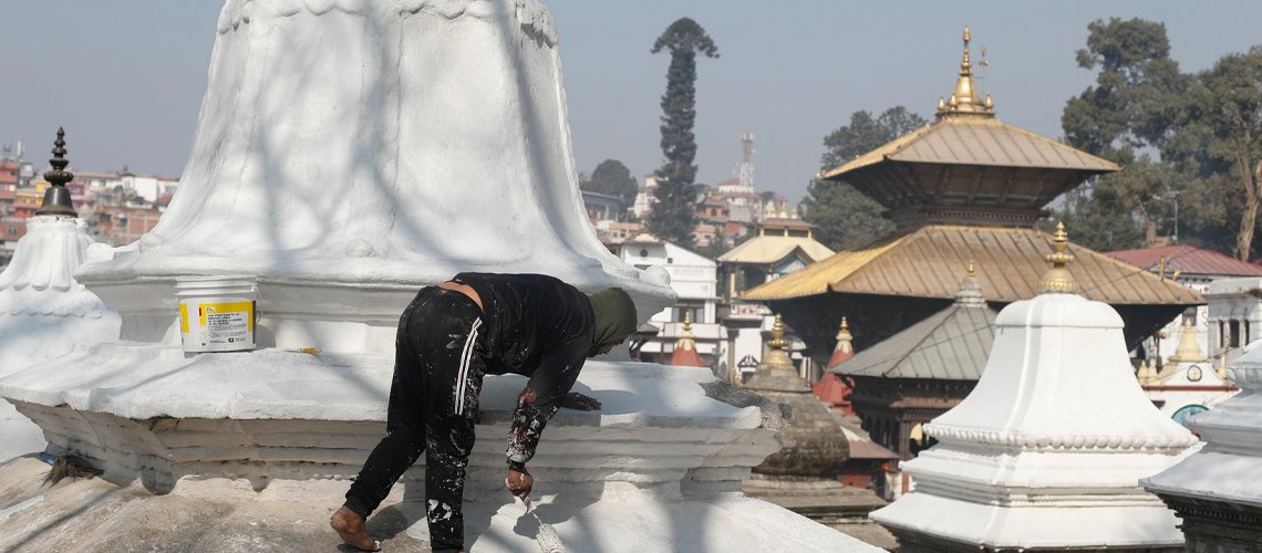 महाशिवरात्रिका लागि पशुपति क्षेत्रका मठमन्दिरको रङरोगन