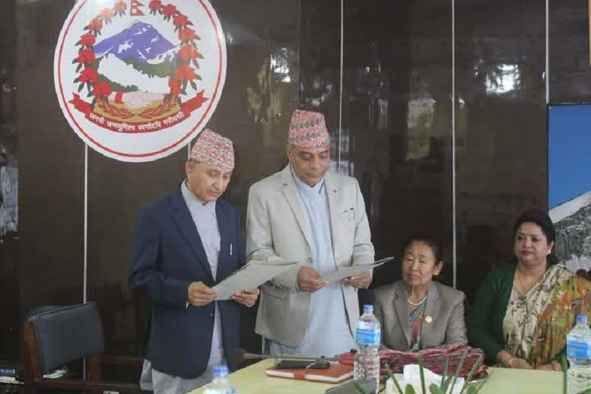 मदन भण्डारी स्वास्थ्य विज्ञान प्रतिष्ठानका नवनियुक्त शिक्षाध्यक्ष लम्सालले लिए शपथ