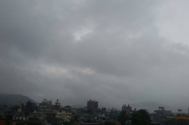 पश्चिमी वायुको प्रभावले धेरै ठाउँको मौसम बदली, तापक्रम घट्यो