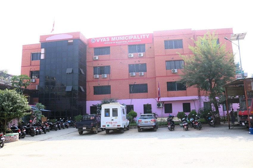 तनहुँको व्यास नगरपालिकाका ४ जना कर्मचारी निलम्बित, जग्गा खरिदमा बदमासी गरेको आरोप