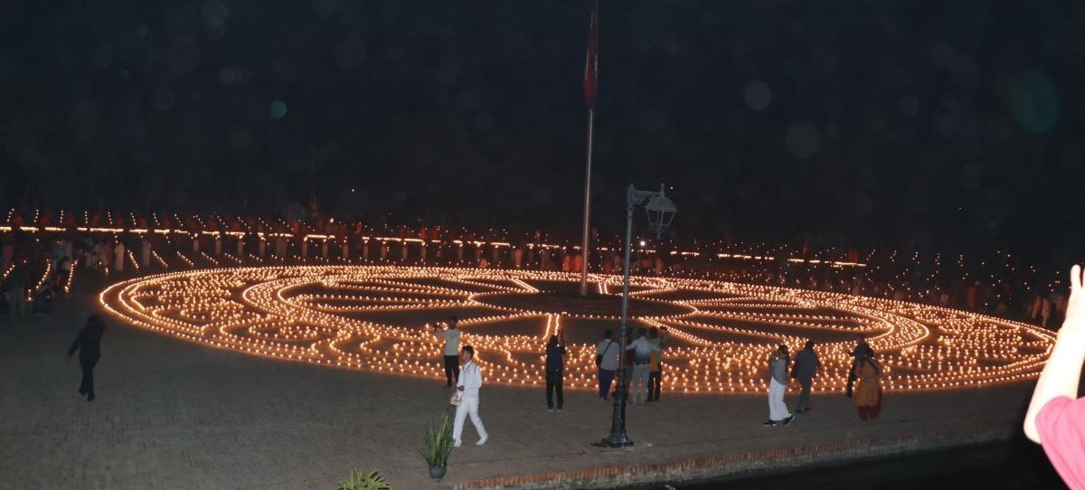 विश्व शान्तिको कामना गर्दै लुम्बिनीमा सात हजार दीप प्रज्ज्वलन