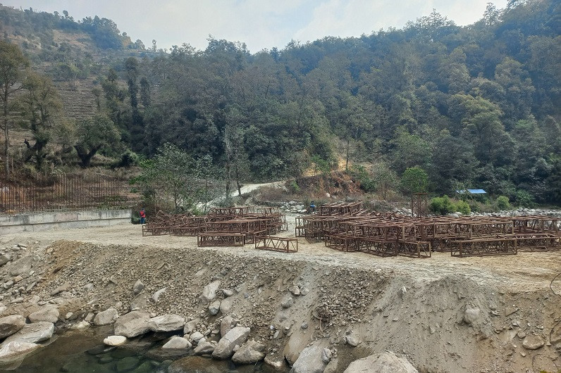कास्की र पर्वत जोड्ने भुरुङ्दीखोलामा मोटरेबल पुल नौ वर्षसम्म अधुरै