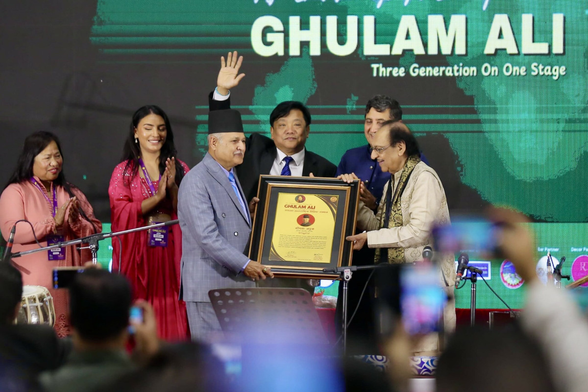 जब गुलाम अली गुञ्जिने कार्यक्रममा भनियो– उहाँ आइपुग्नुअघि नै मदिरा पिइसक्नू