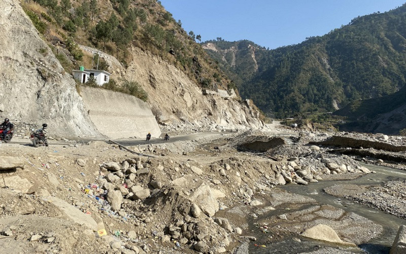 बीपी राजमार्गको क्षतिग्रस्त खण्ड स्थायी रूपमा पुनर्निर्माण गरिँदै