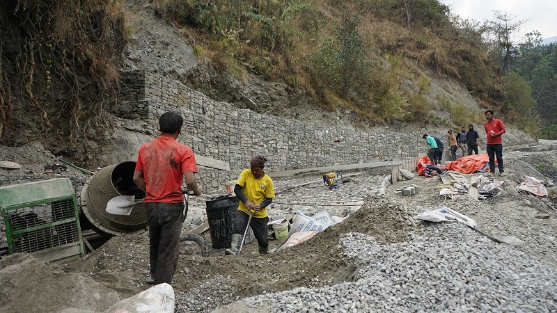 म्याग्दीको मङ्गला गाउँपालिकामा बाटाे खुलेको १४ वर्षपछि स्तरोन्नति