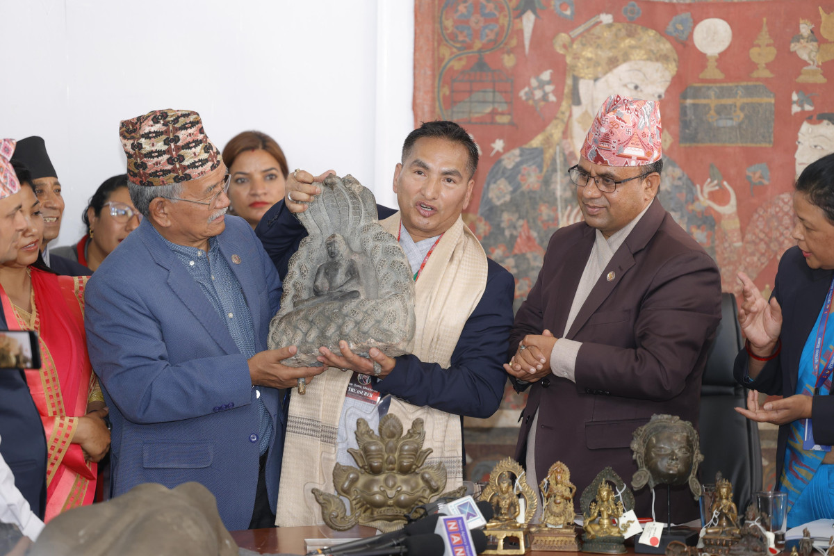 विदेशबाट फिर्ता ल्याइएको २१ मूर्ति सङ्ग्रहालयलाई हस्तान्तरण