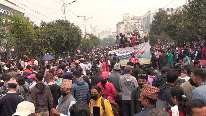 कालो मास्क लगाएर शिक्षकको मौन प्रदर्शन