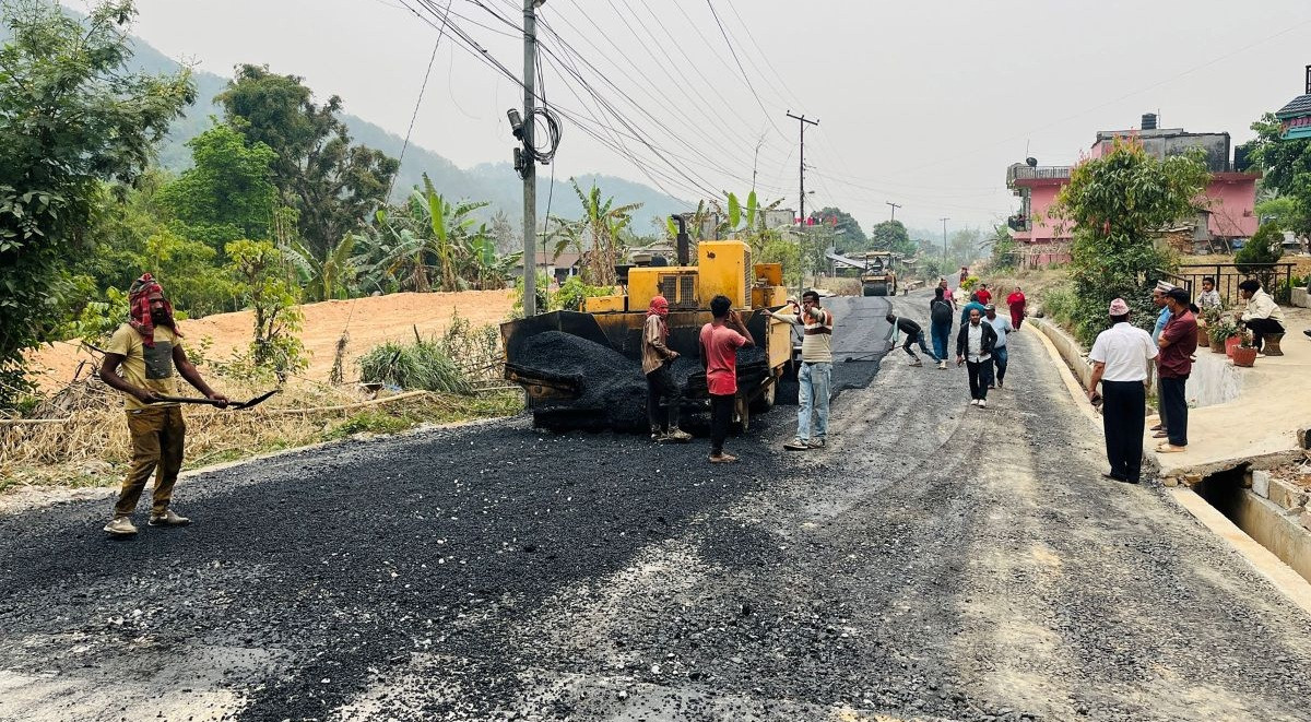 दुलेगौँडा–हर्कपुर मार्ग धमाधम कालोपत्र गरिँदै