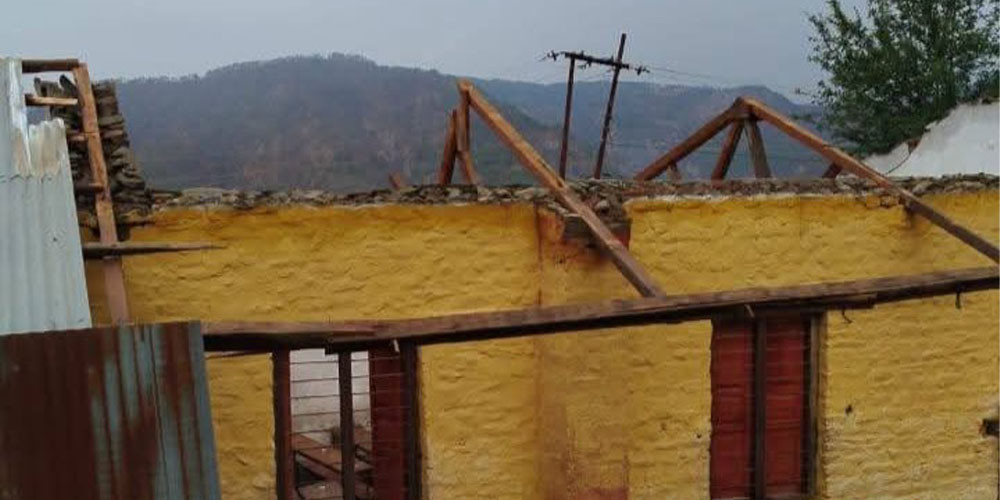 हावाहुरी र वर्षाले सल्यानका विद्यालय र घरमा क्षति