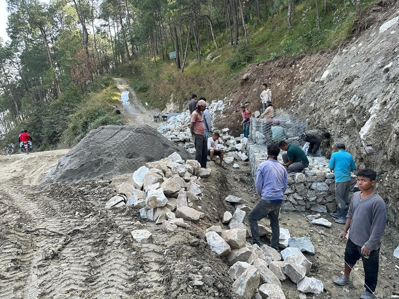 बजेट अभावका कारण गण्डकी प्रदेशको ६ वटा सडक निर्माणकाे काम रोकियो
