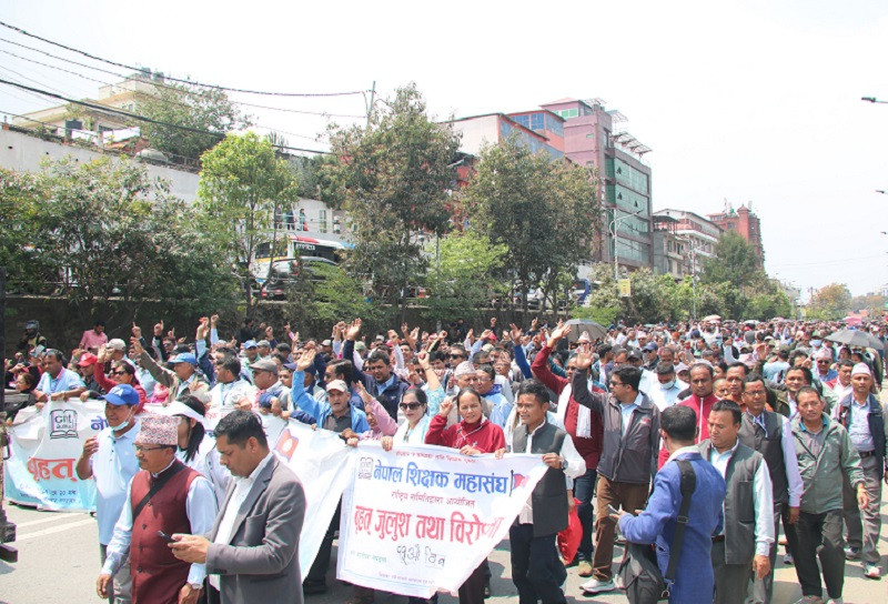 आन्दोलनरत शिक्षकले प्रधानमन्त्रीबाहेक अरूसँग वार्ता नगर्ने