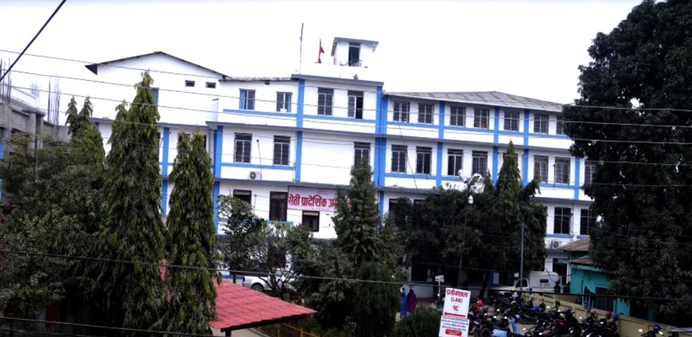 अस्पतालको तेस्रो तल्लाबाट हाम फालेर बिरामी घाइते