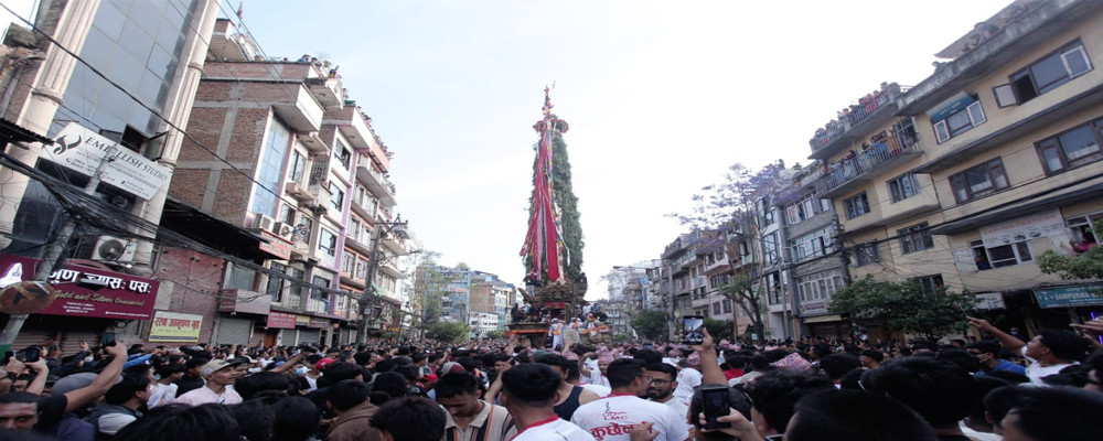 गाःबहालमा रातो मत्स्येन्द्रनाथको दर्शन गर्नेको भीड