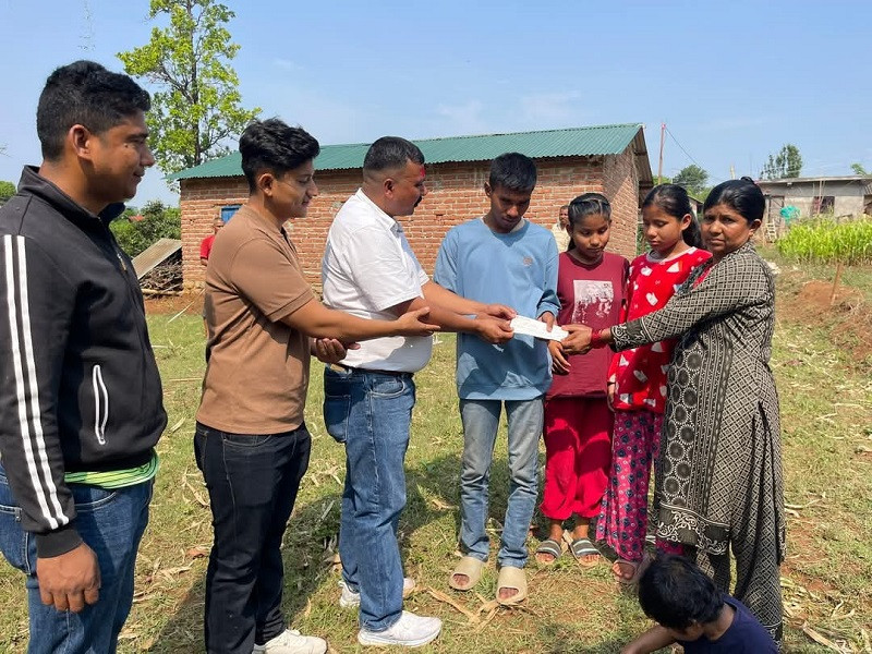दाङको तुलसीपुरमा दृष्टिविहीनका लागि आर्थिक सहयोग जुटाएर घर निर्माण