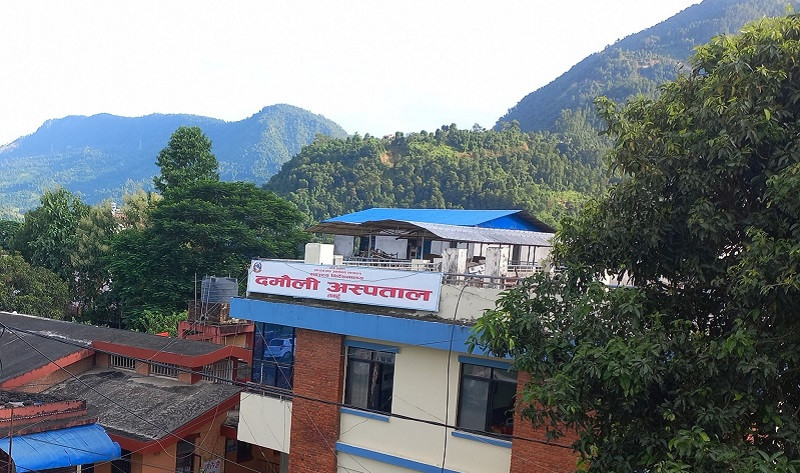 तनहुँकाे प्रदेश अस्पताल दमौलीमा विशेषज्ञ चिकित्सक नहुँदा प्रसूति सेवा प्रभावित