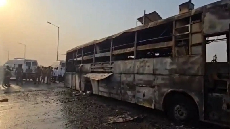भारतको लखनउमा गुडिरहेको बसमा आगलागी, दुई बालबालिकासहित पाँच जनाकाे ज्यान गयो