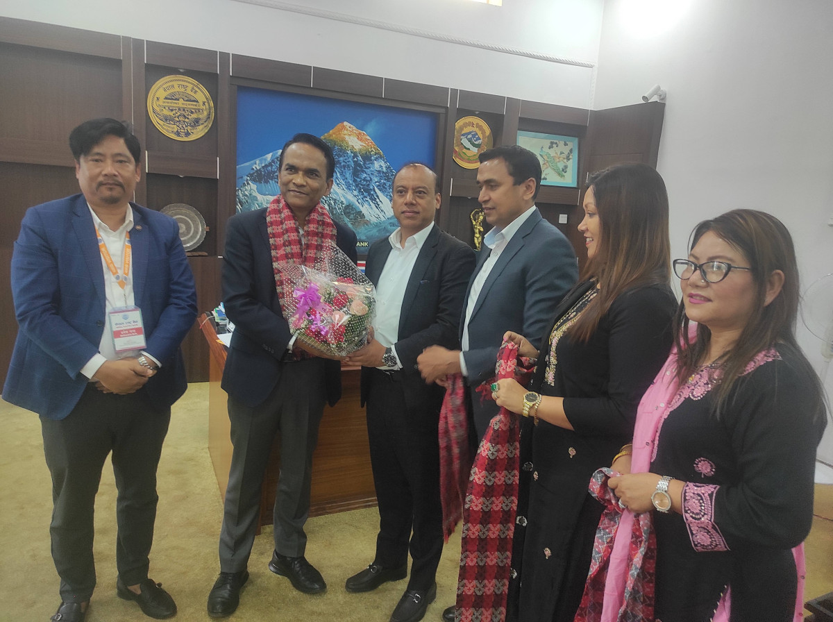 गभर्नर विश्वनाथ पौडेललाई एनआरएनएको बधाई, लगानी प्रवर्द्धनमा जोड