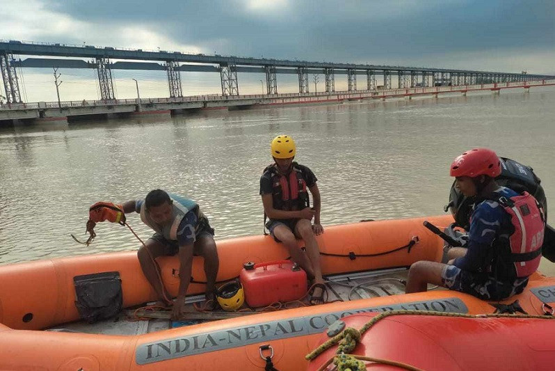 सप्तकोशीमा बेपत्ता सशस्त्रका दुई जवानमध्ये एकजनाको शव फेला