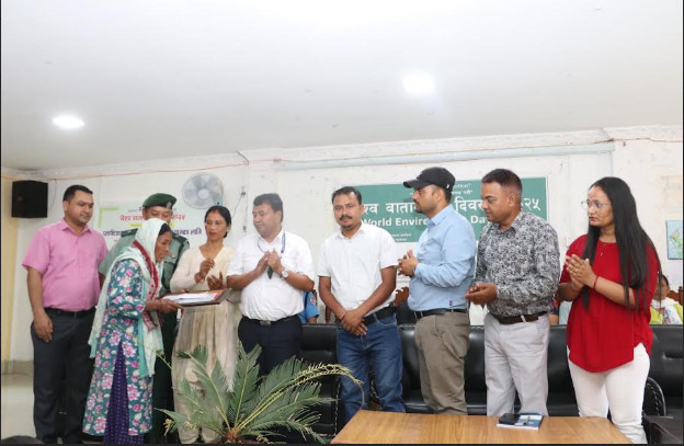 सरसफाईकर्मीलाई सरसफाई हिरो सम्मान प्रदान