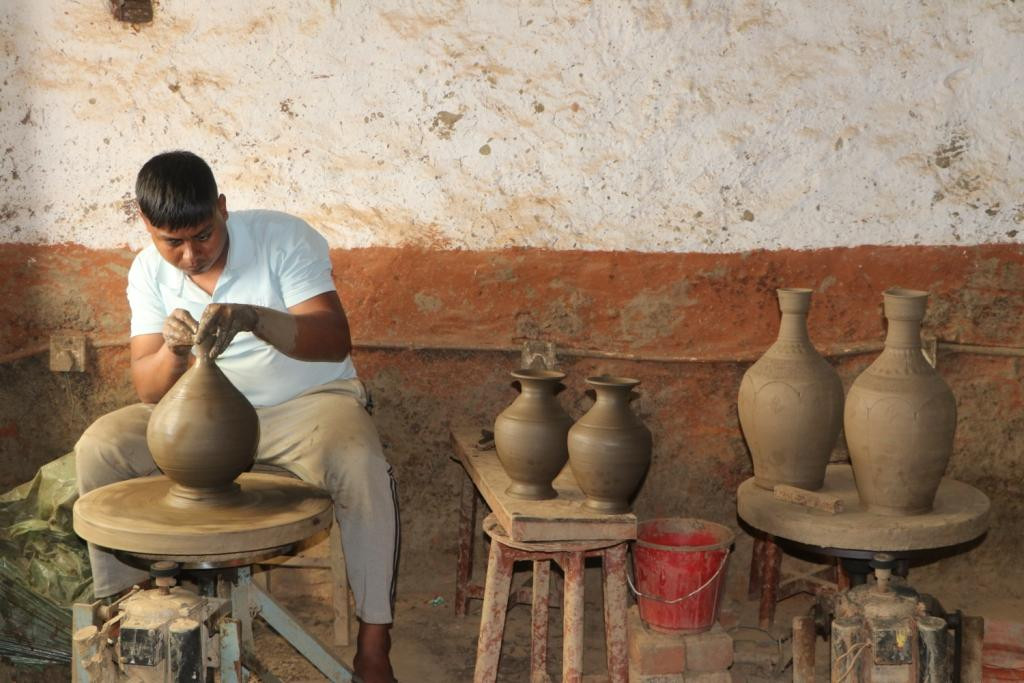 कुमाल समुदायलाई पुर्ख्यौली पेसा जोगाउन सकस