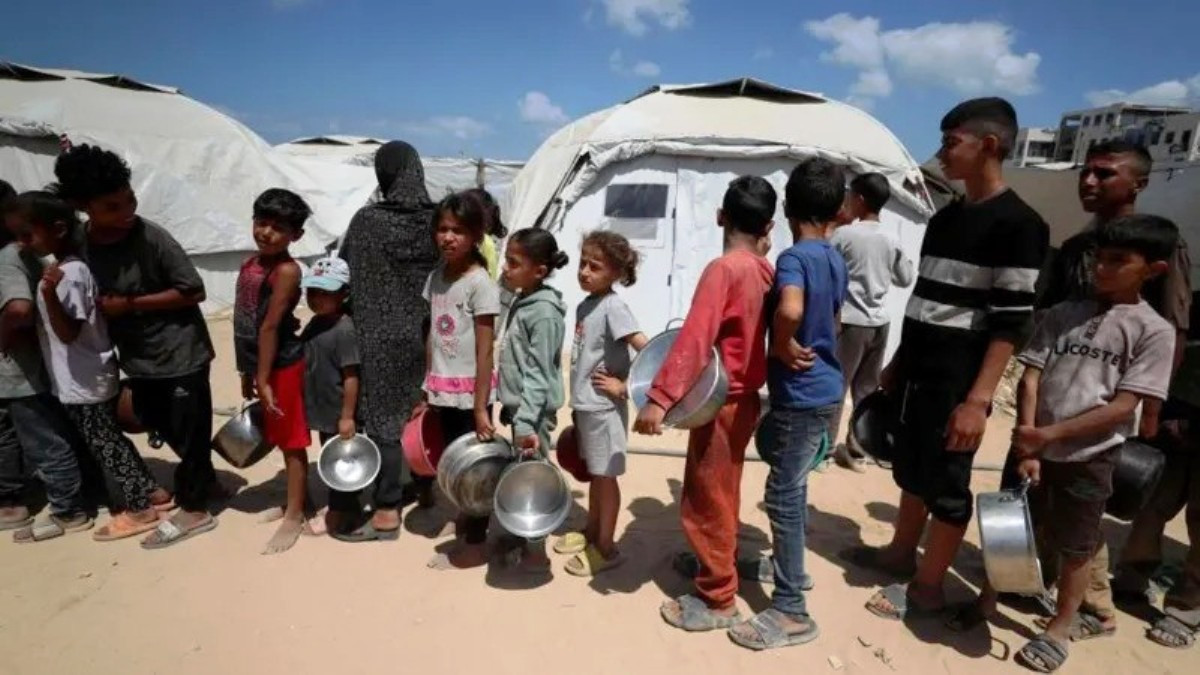 गाजा क्षेत्रमा खानेकुरा पाउन व्यग्र भएर बसेका ४५ जना भोका प्यालेस्टाइनी इजरायली आक्रमणमा मारिए