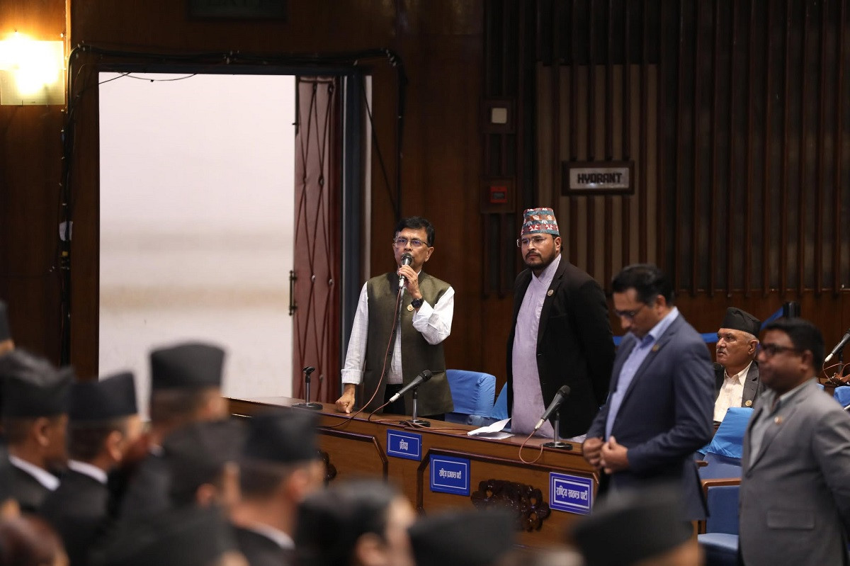 निजामतीसम्बन्धी विधेयकमा सरकारले खुट्टा नकमाओस् : राजेन्द्र पाण्डे