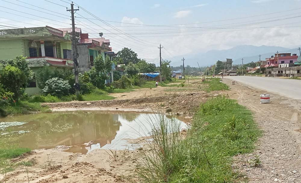 सडकभरि खाल्टैखाल्टा, बढ्यो दुर्घटनाको जोखिम
