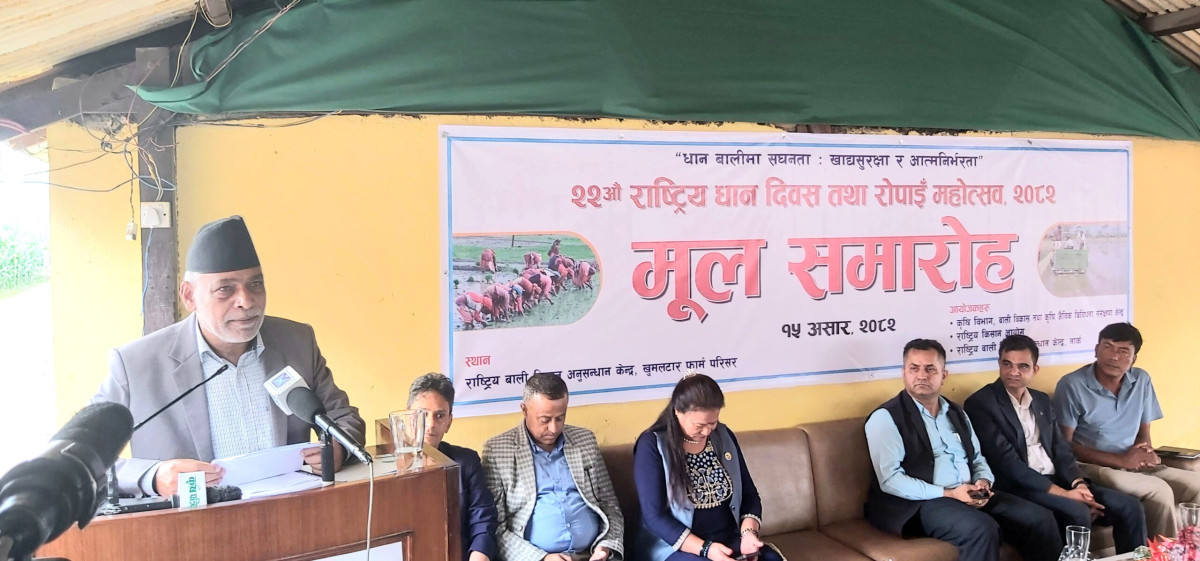 किसानको हितमा सरकार प्रतिबद्ध छ : मन्त्री अधिकारी