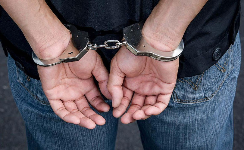 प्रहरी हौं भनि शरीर बन्धक बनाई डाका गर्ने दुई जना पक्राउ