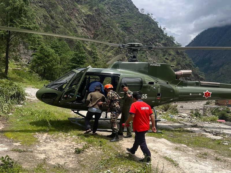 चिनियाँ भूमिमा ‘फोर्स ल्यान्डिङ’ गराइएको नेपाली सेनाको हेलिकप्टर फिर्ता