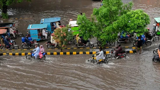 पाकिस्तानमा भारी वर्षा, ११ जनाको मृत्यु