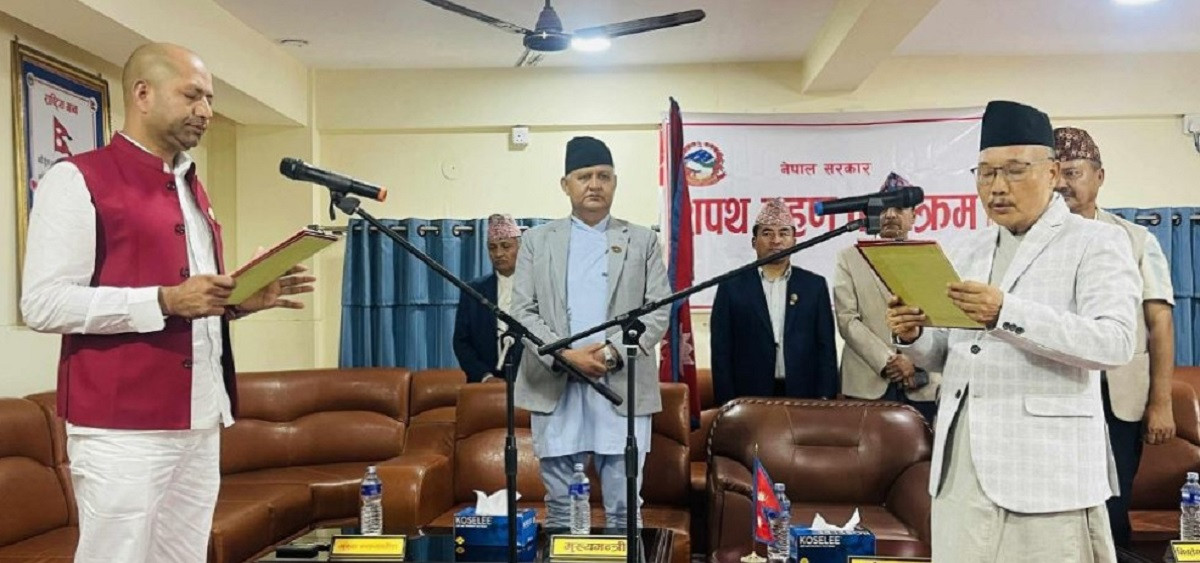 लुम्बिनीका नवनियुक्त युवा, खेलकुदमन्त्री पाण्डेले लिए शपथ