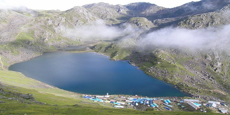 रसुवाकाे गोसाइँकुण्ड मार्गका चार ठाउँमा स्वास्थ्य शिविर