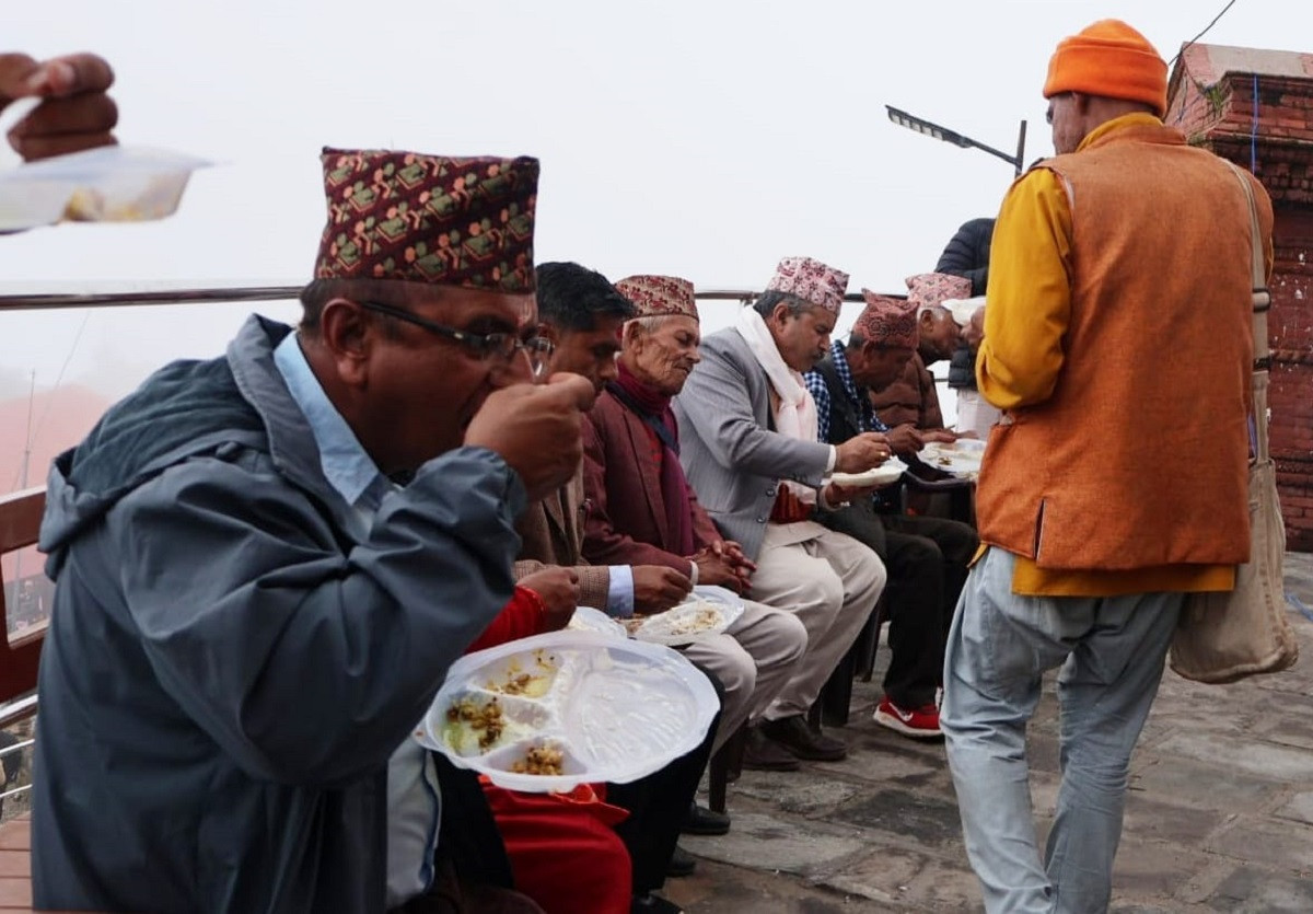 कालिञ्चोकमा ब्युँताइयो २०० वर्ष पुरानो दही चिउरा खुवाउने प्रचलन
