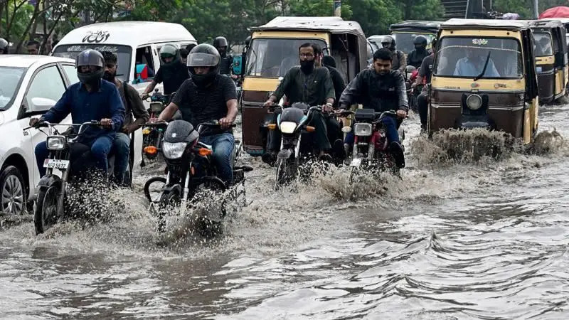 कराचीमा भारी वर्षा, आठ जनाको मृत्यु