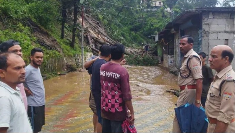 भारत उत्तराखण्डको चमोलीमा ‘आरीघोप्टे वर्षा’