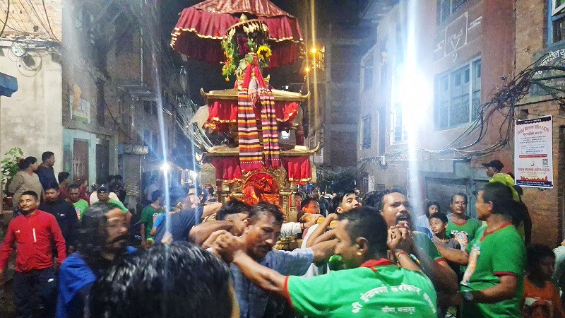 भक्तपुरको मध्यपुरथिमिमा आज जिब्रो छेड्ने जात्रा, नगर परिक्रमा गरिँदै