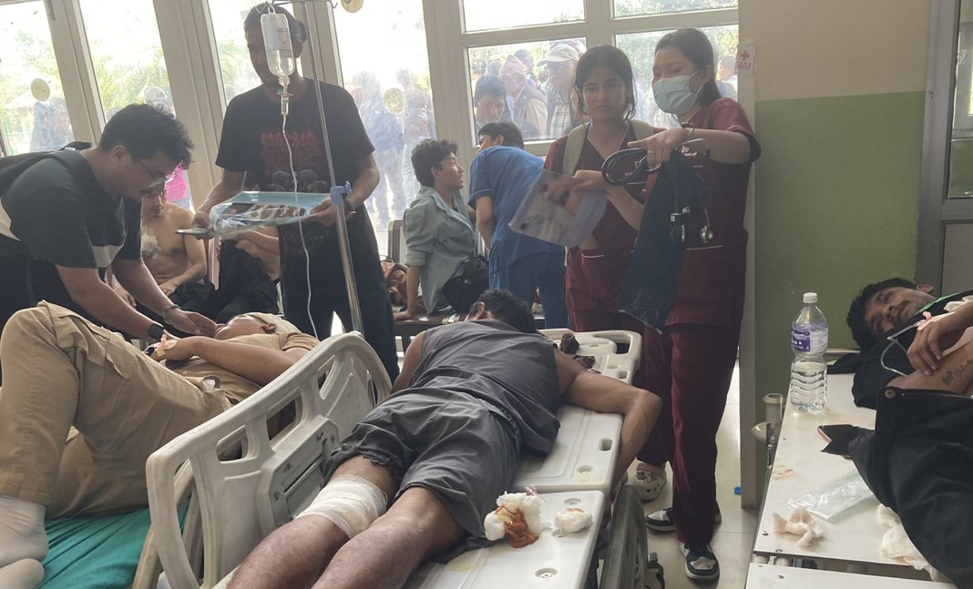 घाइतेहरूले भरियो निजामती अस्पताल (तस्बिरहरू)