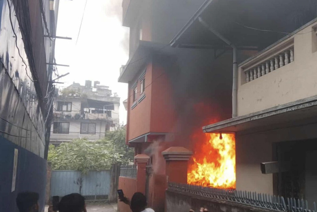 कांग्रेस महामन्त्री गगन थापाको घरमा आगजनी