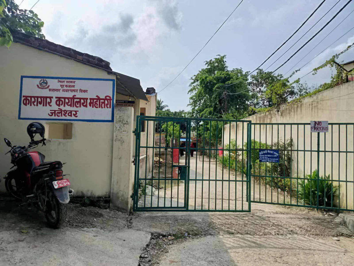 जलेश्वरस्थित कारागारको पर्खाल भत्काएर ५७२ जना कैदी फरार